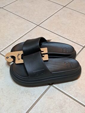 Billabong Cloud Cushion Slides - Women's size 10